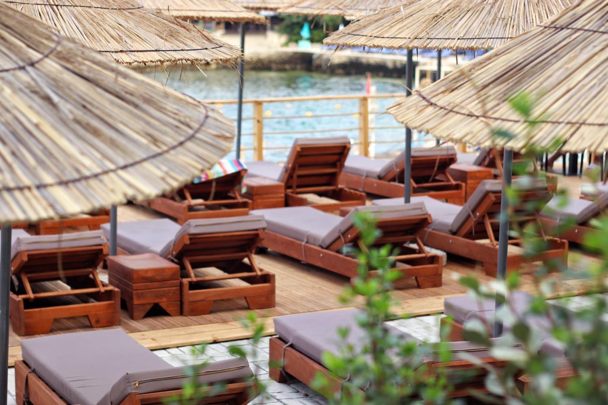 Golden Beach Suites Sarandë Exterior foto